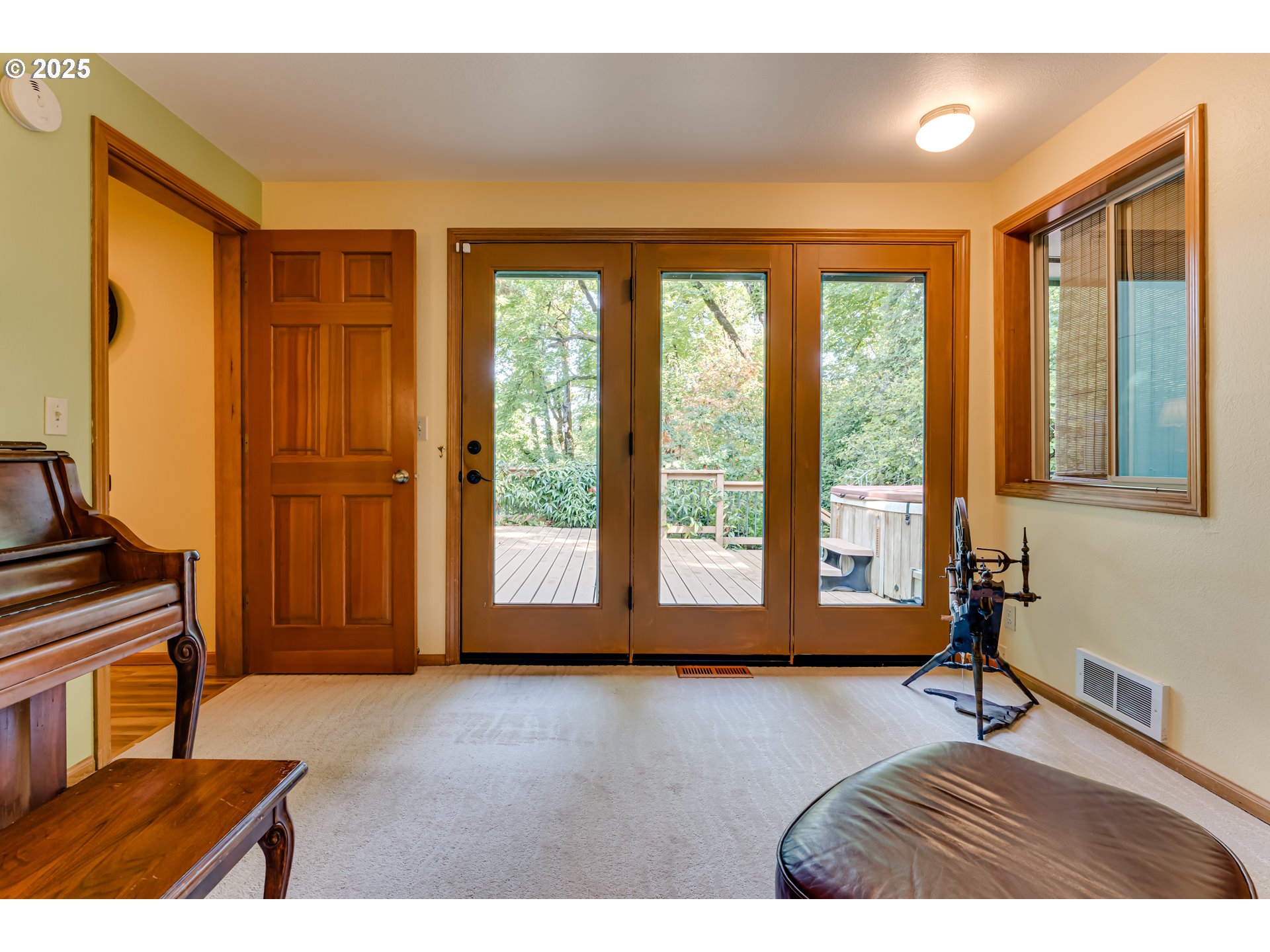 90498 Sunderman Road Springfield, OR 97478 - Photo 22 of 47 a view of a room with wooden floor and windows