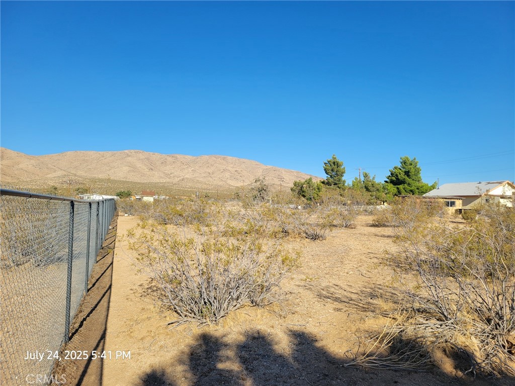 27177 Cahuilla Road Apple Valley, CA 92307 - Photo 16 of 75