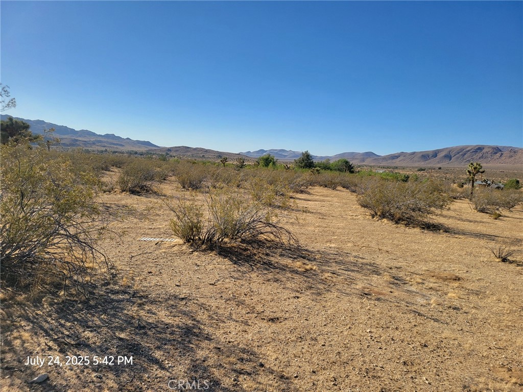 27177 Cahuilla Road Apple Valley, CA 92307 - Photo 18 of 75 a view of mountain view with mountains in the background