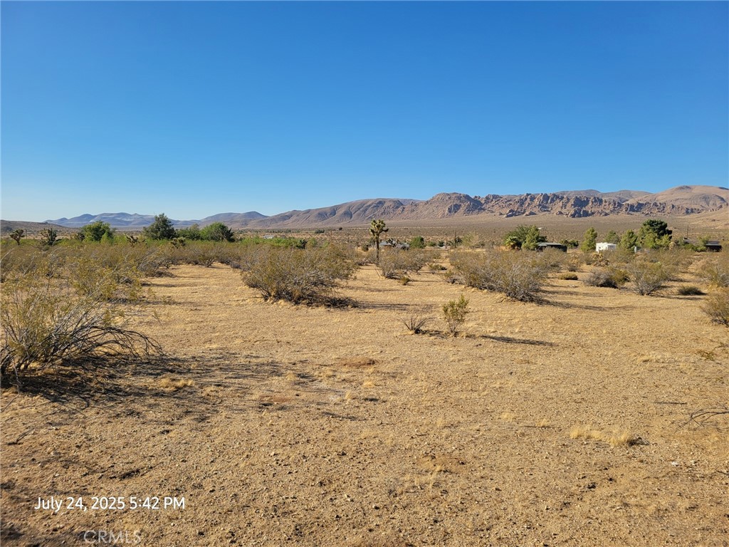 27177 Cahuilla Road Apple Valley, CA 92307 - Photo 19 of 75 a view of ocean view with mountains