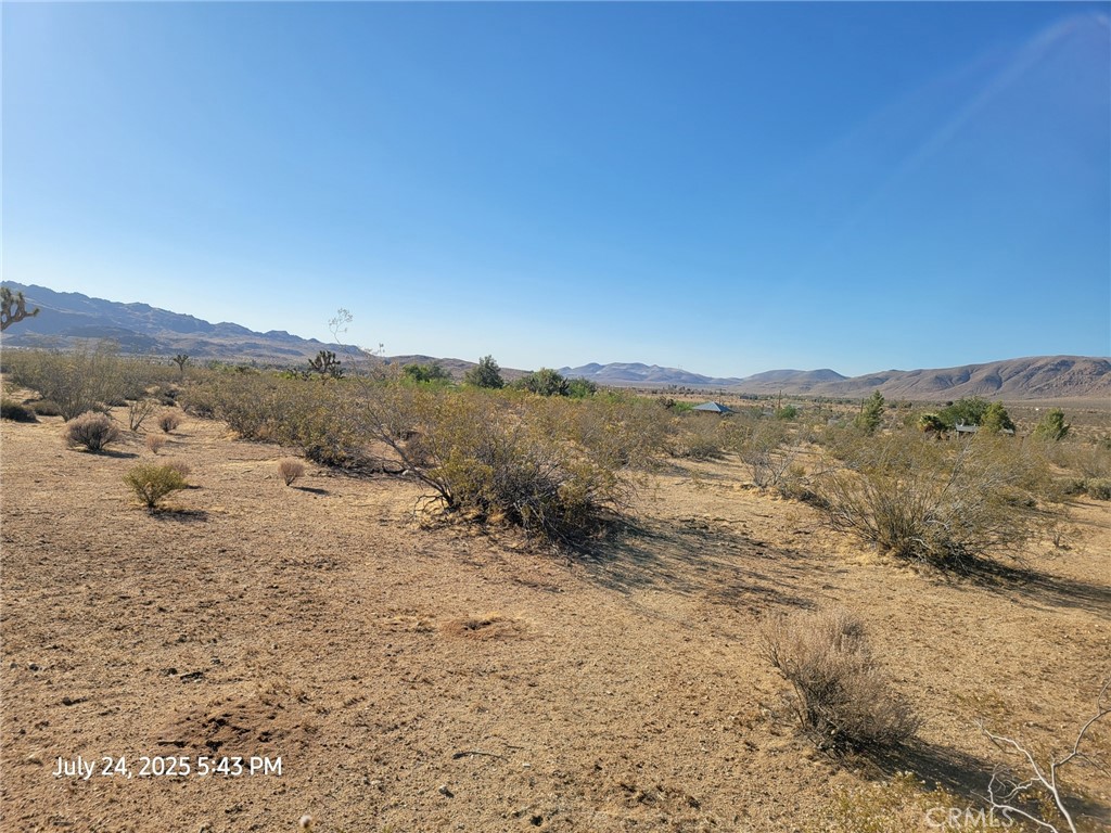 27177 Cahuilla Road Apple Valley, CA 92307 - Photo 28 of 75 a view of mountain with wooden floor