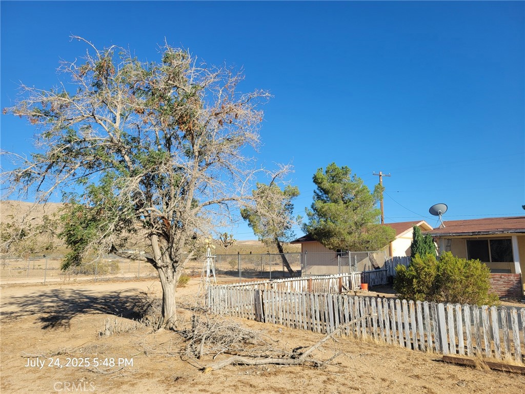 27177 Cahuilla Road Apple Valley, CA 92307 - Photo 3 of 75 a view of a house with a yard