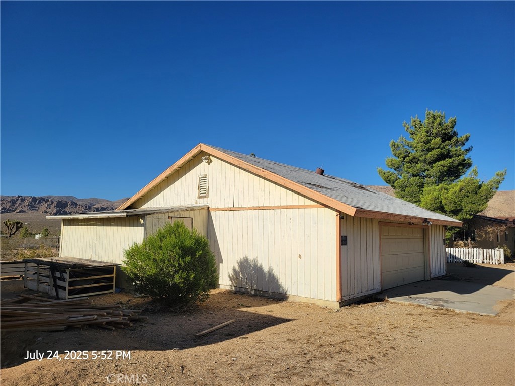 27177 Cahuilla Road Apple Valley, CA 92307 - Photo 51 of 75 a view of backyard of house