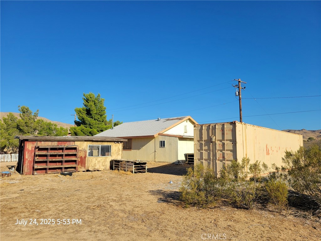 27177 Cahuilla Road Apple Valley, CA 92307 - Photo 52 of 75 a front view of a house with a yard