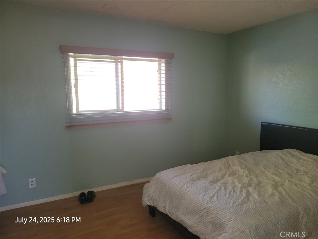 27177 Cahuilla Road Apple Valley, CA 92307 - Photo 72 of 75 a bed sitting in a bedroom next to a window