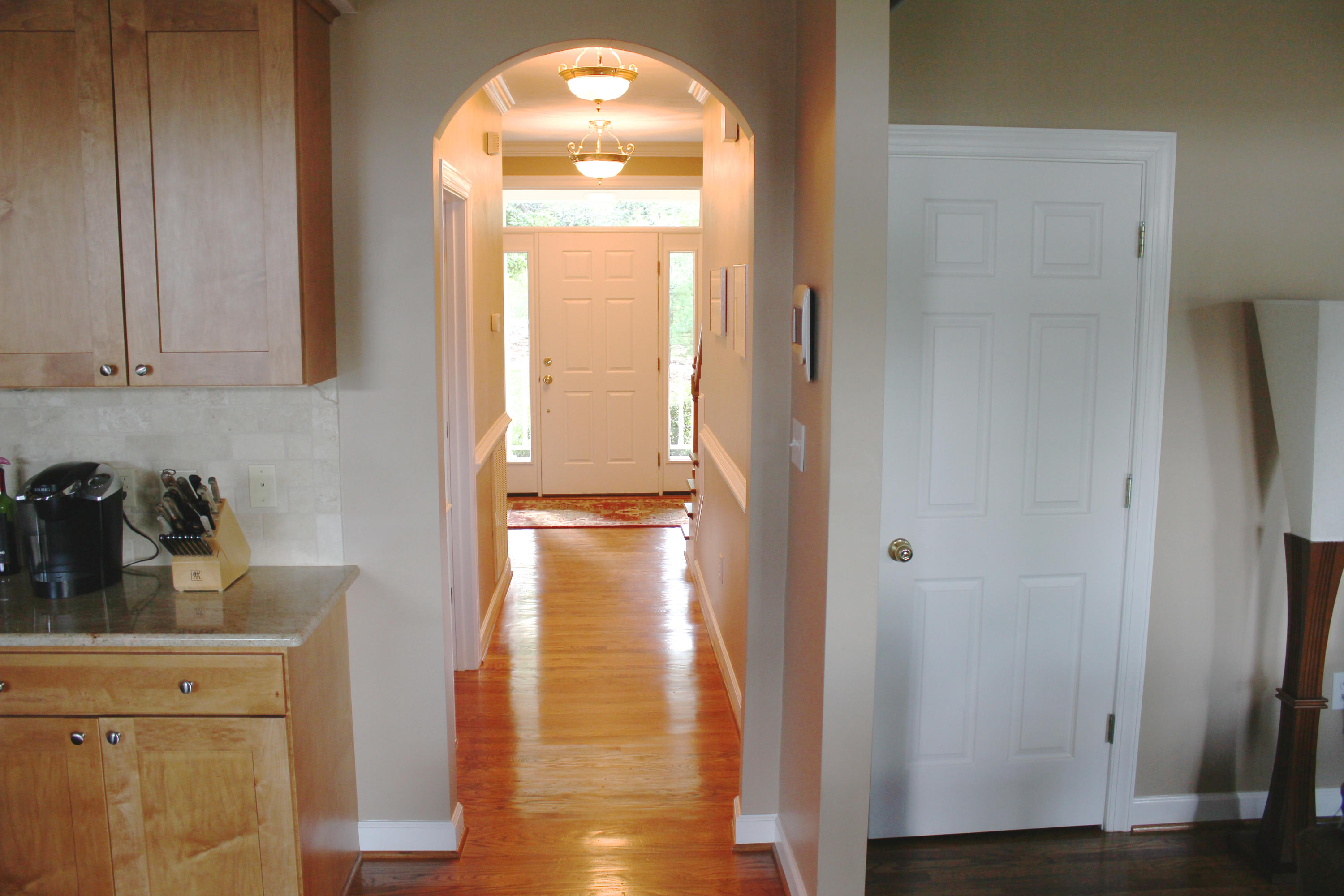 1232 Longview Road Roanoke, VA 24018 - Photo 17 of 51 #17 - Main Entrance Hallway