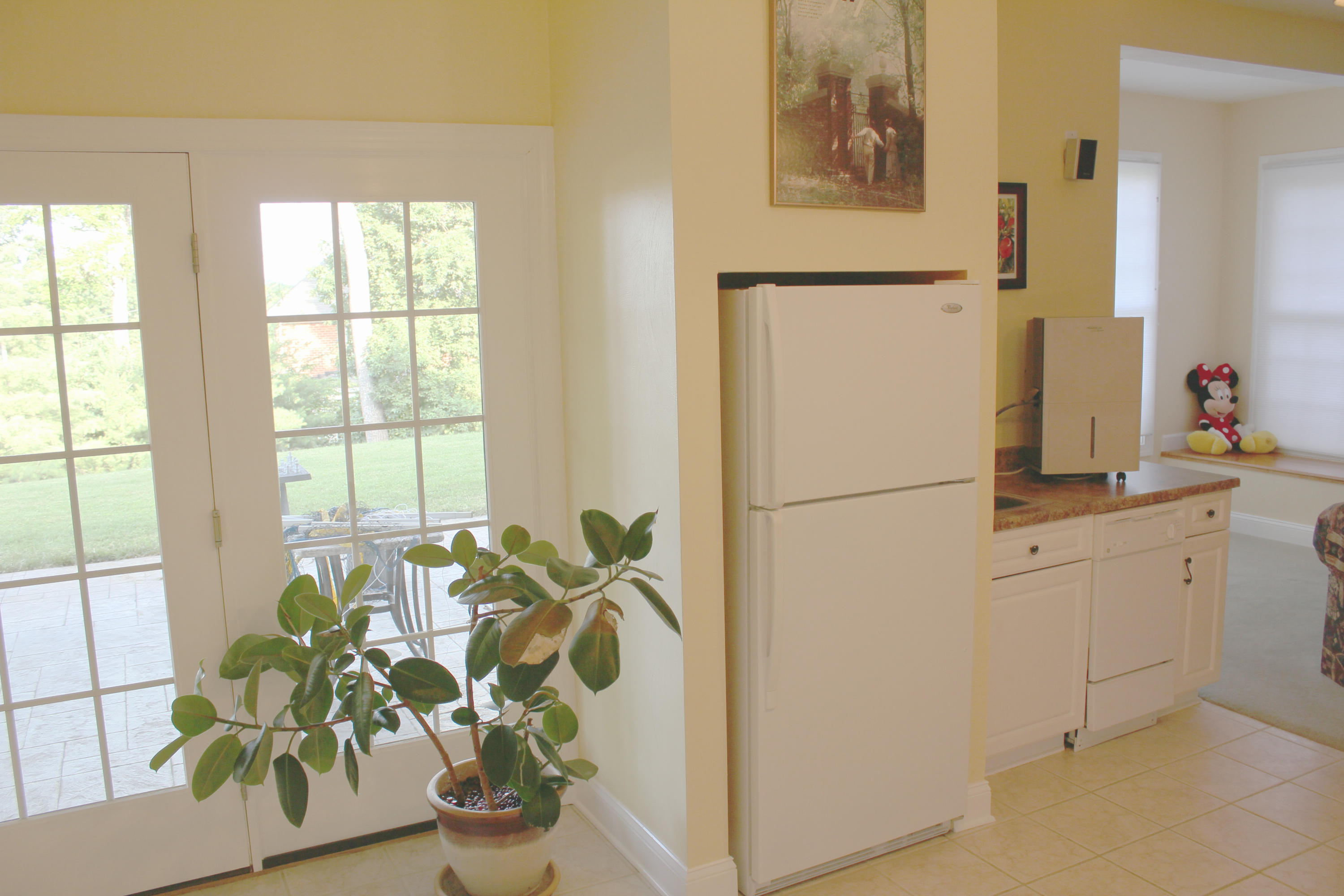 1232 Longview Road Roanoke, VA 24018 - Photo 41 of 51 #41 - Downstairs Kitchenette - 2