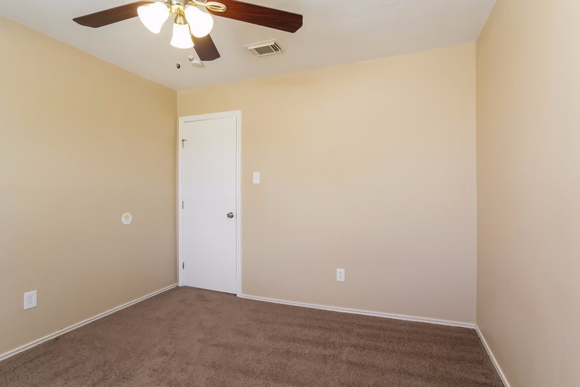 7134 Cheshire Park Road Houston, TX 77088 - Photo 7 of 17