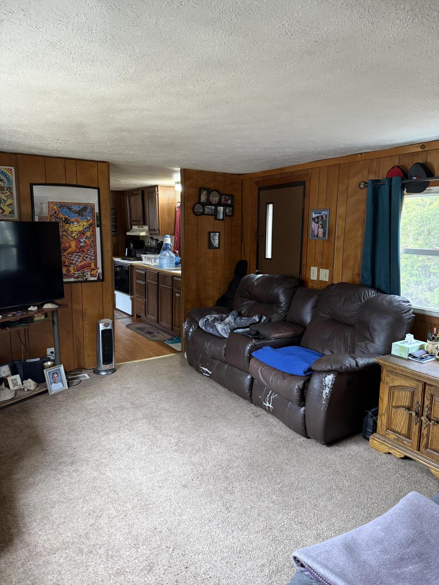 299-303 Hebron Road South Paris, ME 04281 - Photo 11 of 24 303 Livingrm