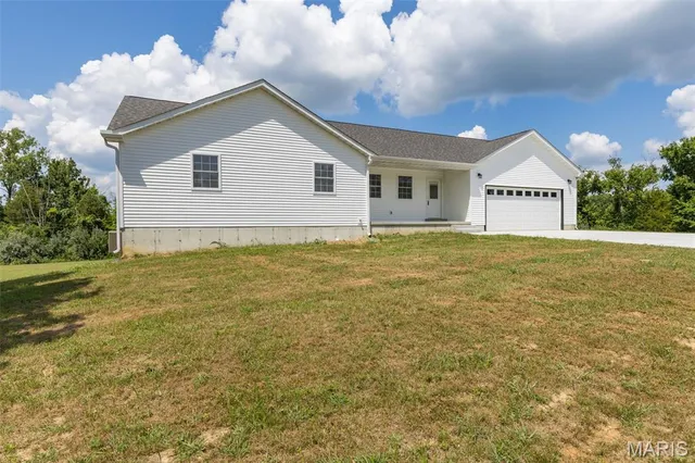 $324,900 | 308 Blackberry Lane, Bismarck, MO 63624