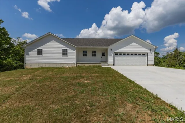$324,900 | 308 Blackberry Lane, Bismarck, MO 63624