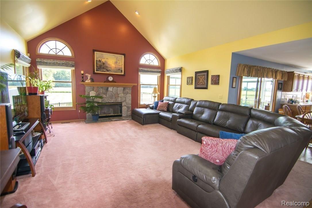 59850 Kunstman Road Ray, MI 48096 - Photo 17 of 37 17 living kitchen.jpg