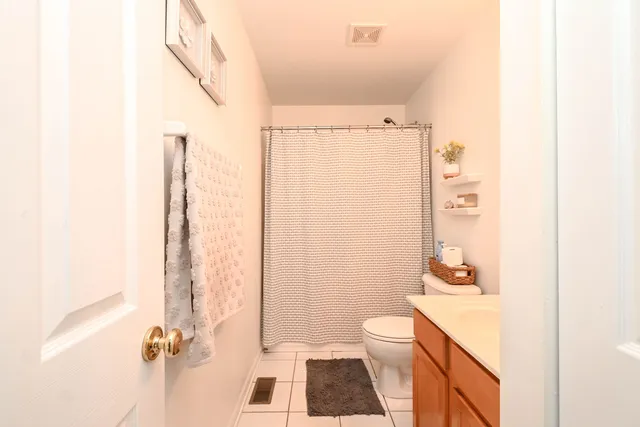 $2,500 | 714 South Rosehall Lane, Round Lake, IL 60073