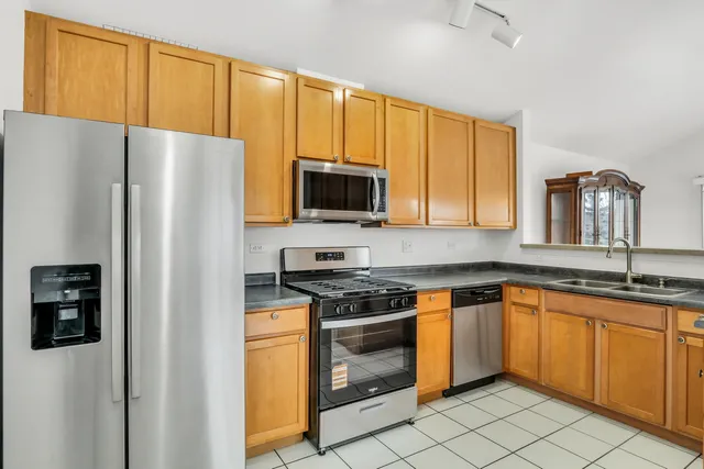 $2,500 | 714 South Rosehall Lane, Round Lake, IL 60073