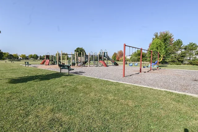 $2,500 | 714 South Rosehall Lane, Round Lake, IL 60073