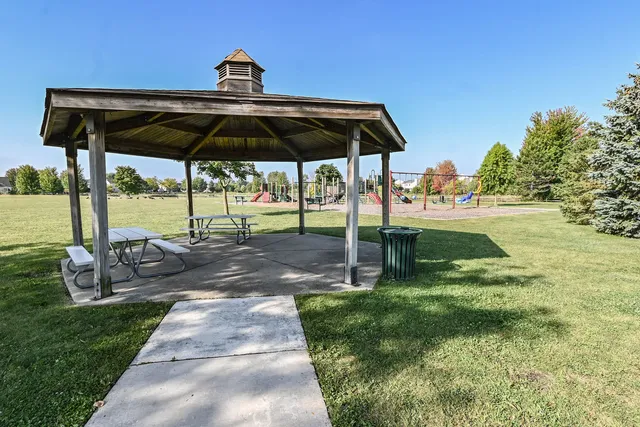 $2,500 | 714 South Rosehall Lane, Round Lake, IL 60073