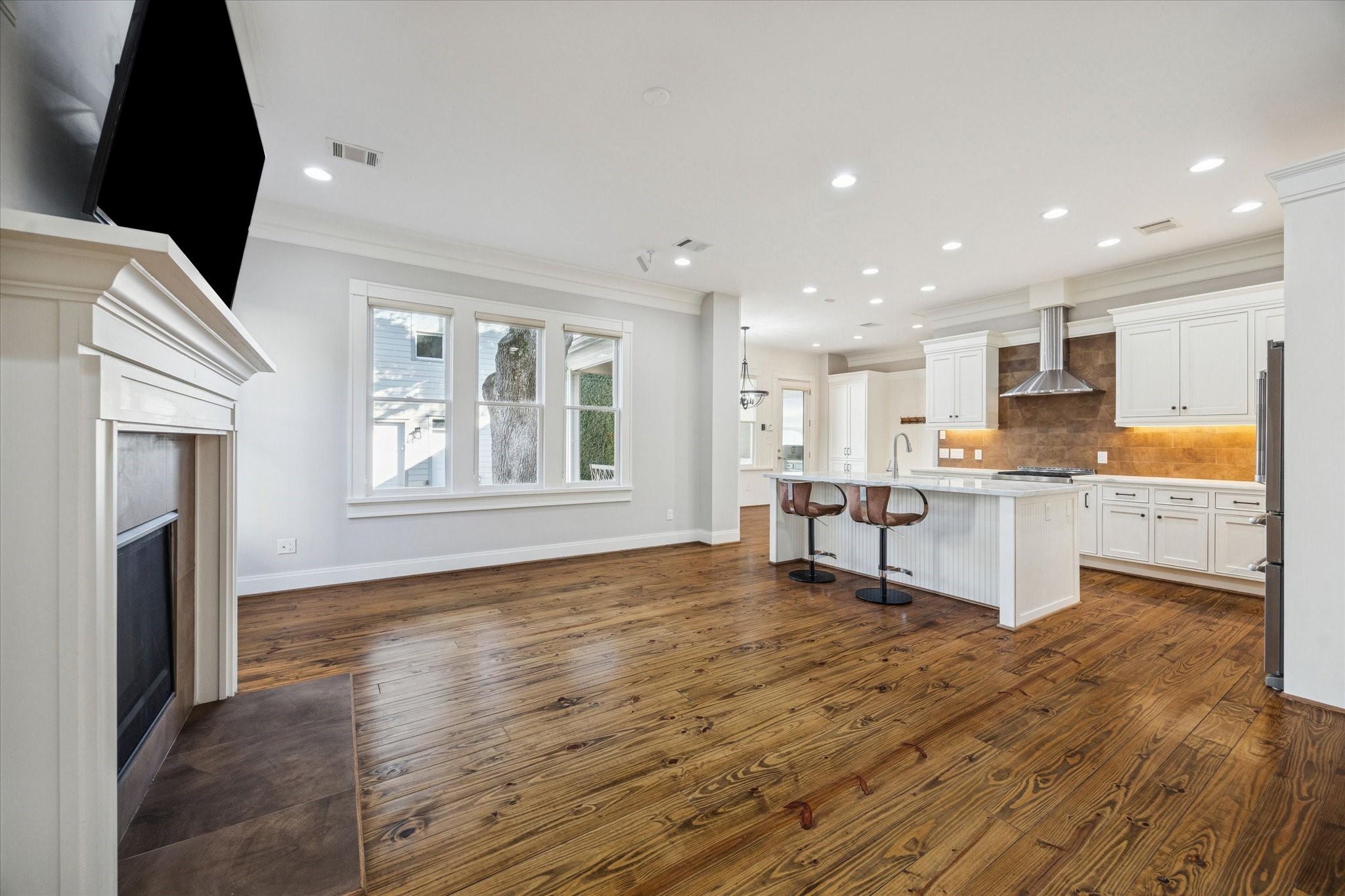 1226 Heights Boulevard Houston, TX 77008 - Photo 9 of 40 Open sightlines connect the dining room to adjacent living spaces. The layout encourages easy entertaining and natural movement throughout the home.