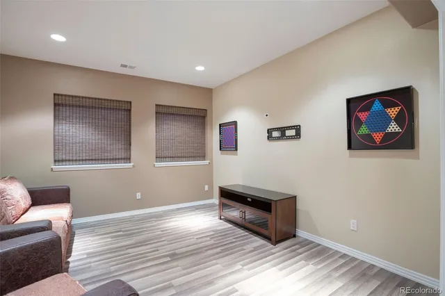 a view of livingroom with furniture