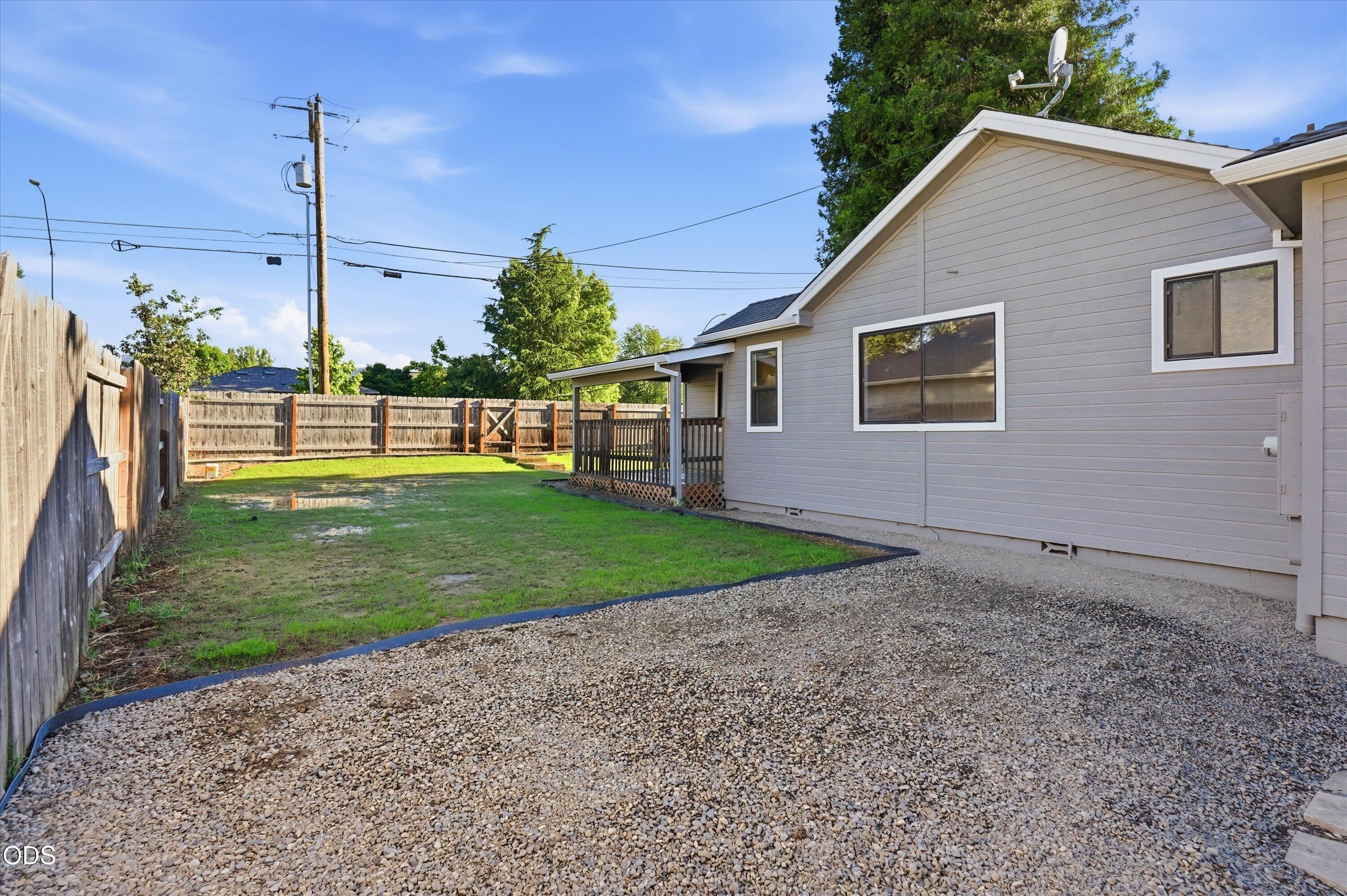 1908 Cunningham Avenue Medford, OR 97501 - Photo 2 of 31