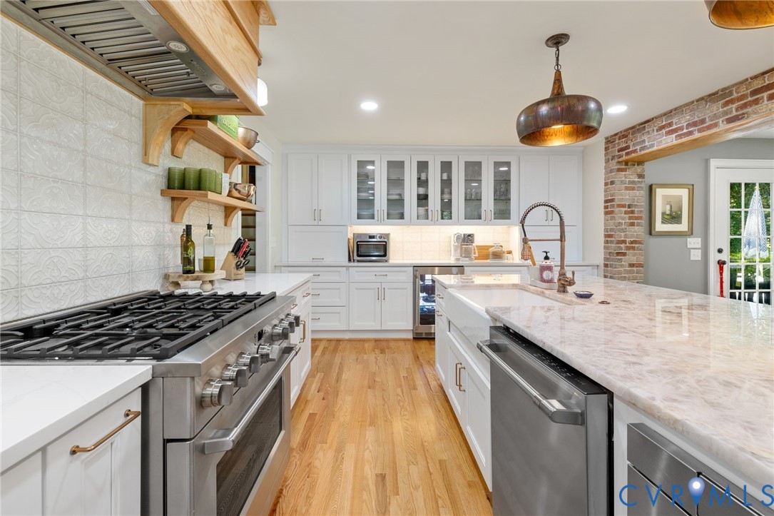 2360 Castlebridge Road Midlothian, VA 23113 - Photo 12 of 50 a large kitchen with stainless steel appliances granite countertop a stove and a sink