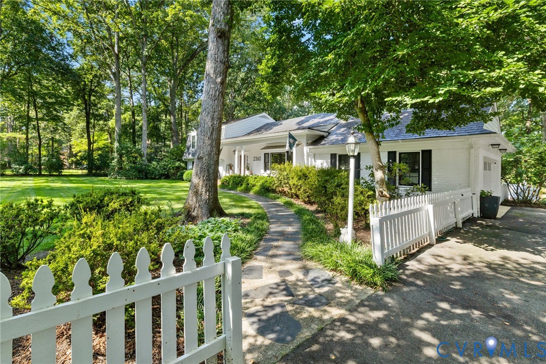 2360 Castlebridge Road Midlothian, VA 23113 - Photo 50 of 50 a front view of a house with a garden