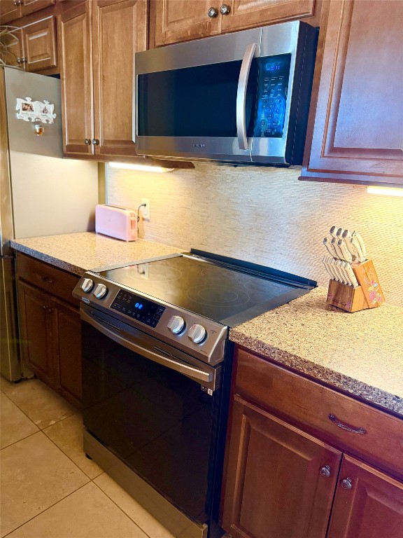 211 Rabbit Hollow Lane Georgetown, TX 78626 - Photo 12 of 32 Kitchen with appliances with stainless steel finishes