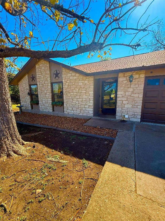 211 Rabbit Hollow Lane Georgetown, TX 78626 - Photo 3 of 32