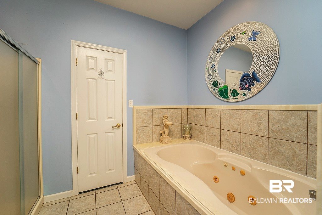 19891 Chestnut Drive Foley, AL 36535 - Photo 10 of 23 Master Bath w Jetted Tub