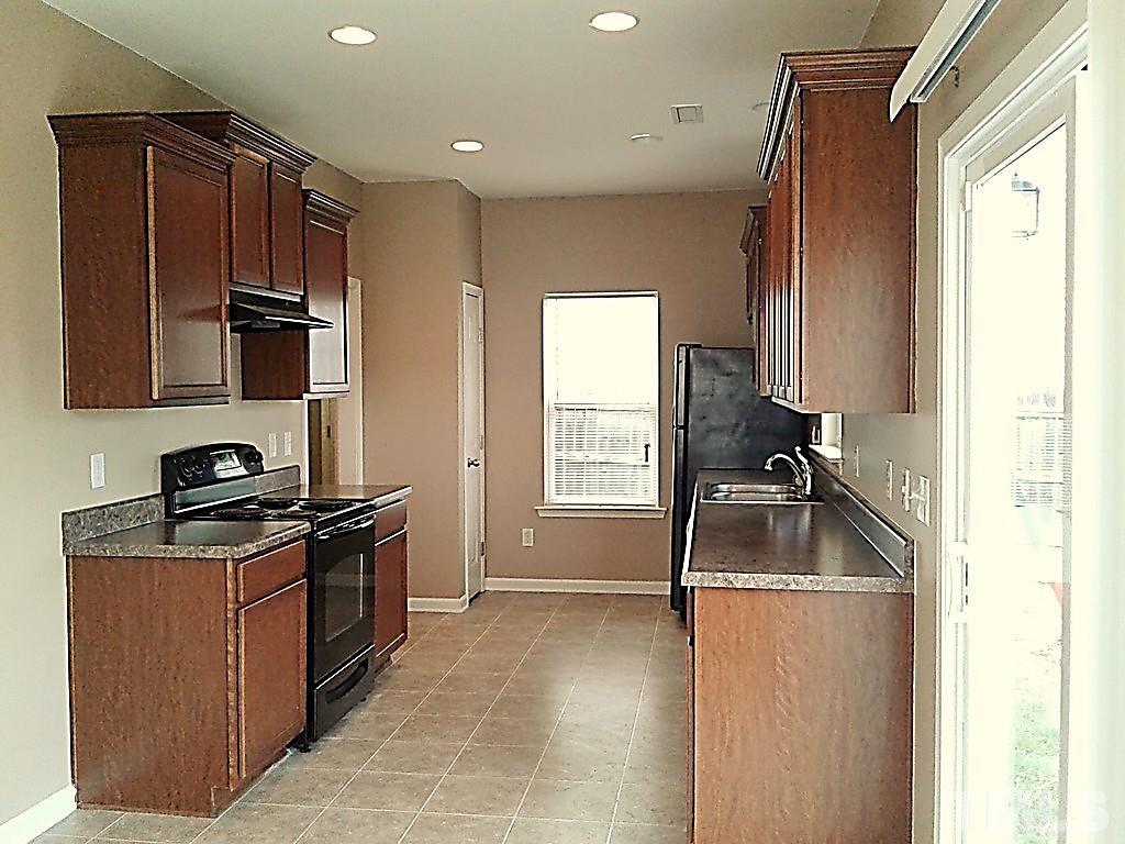 653 Smith Ridge Way Fuquay-Varina, NC 27526 - Photo 4 of 11 Gallery Image 4