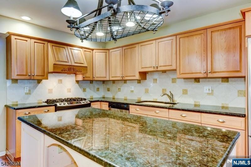 7 Matthew Road, Unit 7 Wayne, NJ 07470 - Photo 15 of 37