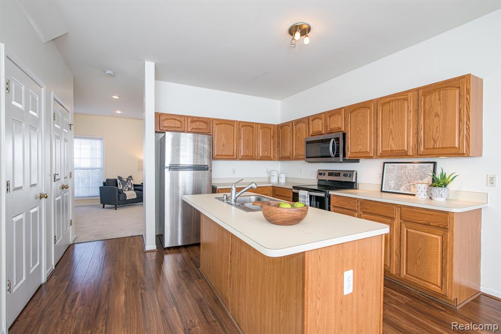 36180 Dominion Circle Sterling Heights, MI 48310 - Photo 7 of 24