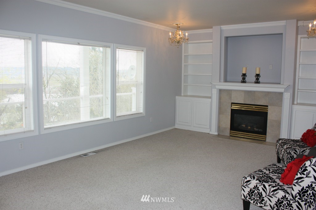 2107 Davis Avenue South Renton, WA 98055 - Photo 3 of 19