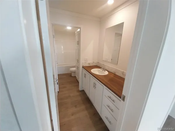 a view of empty room with window