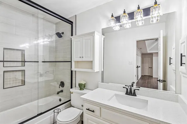 an empty room with windows and ceiling fan