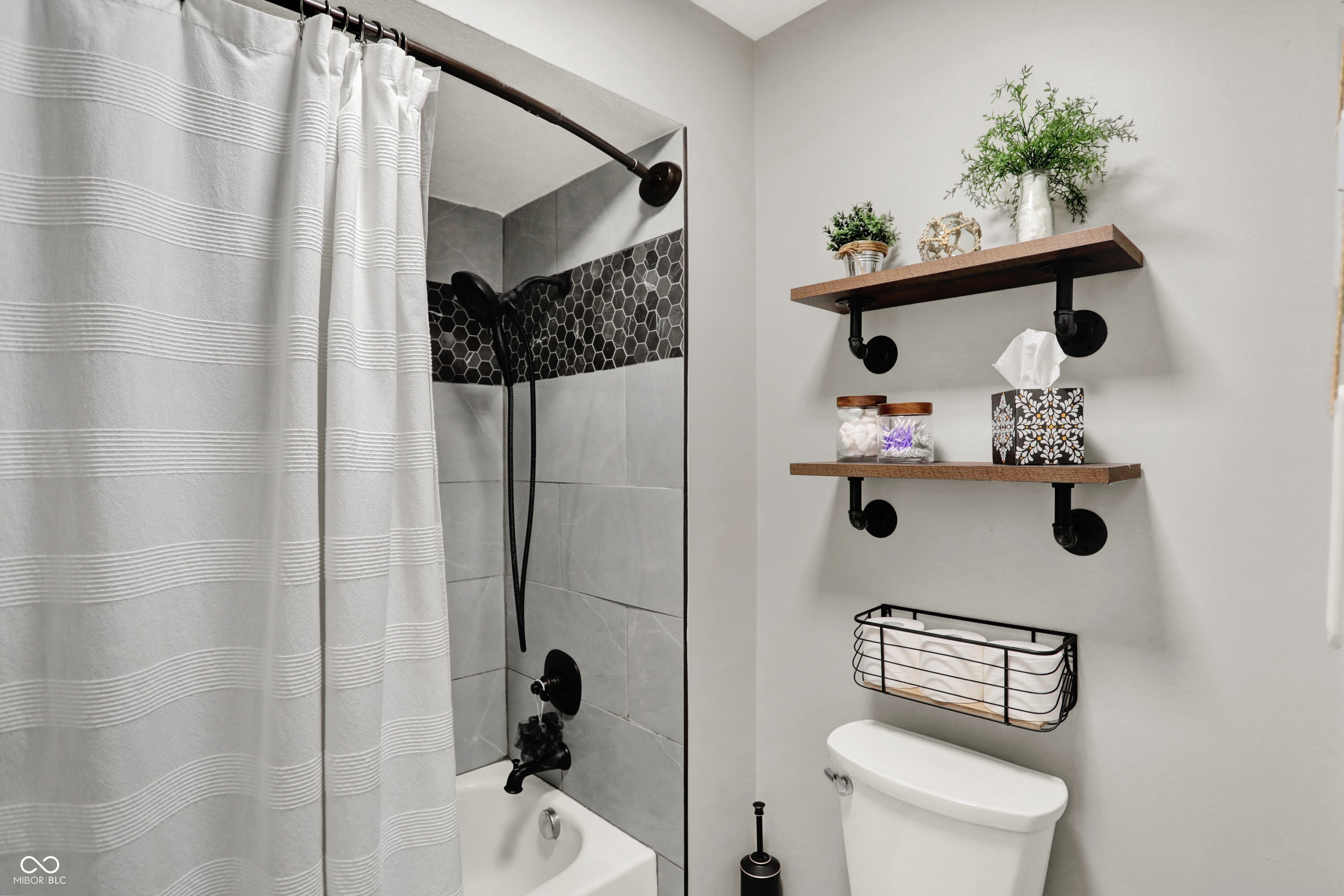 7813 Hunters Path Indianapolis, IN 46214 - Photo 32 of 37