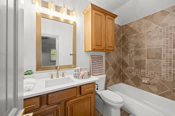 $975,000 | 10332 Hunter Creek Lane, Conroe, TX 77304
