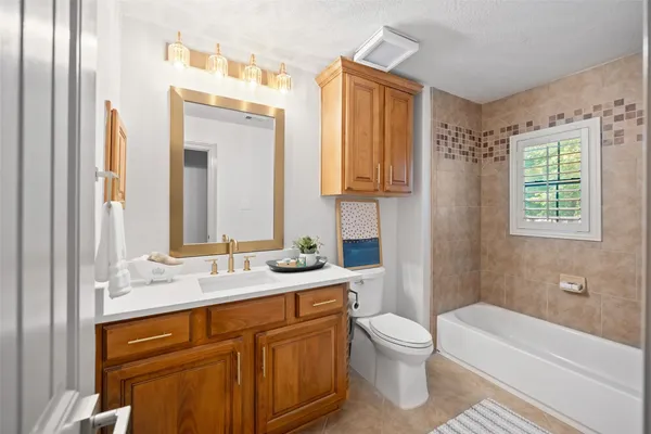 $975,000 | 10332 Hunter Creek Lane, Conroe, TX 77304