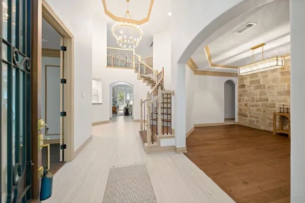 $975,000 | 10332 Hunter Creek Lane, Conroe, TX 77304