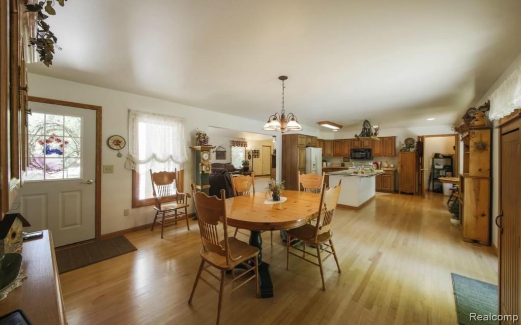 5713 Dutcher Road Howell, MI 48843 - Photo 14 of 33 Dining area