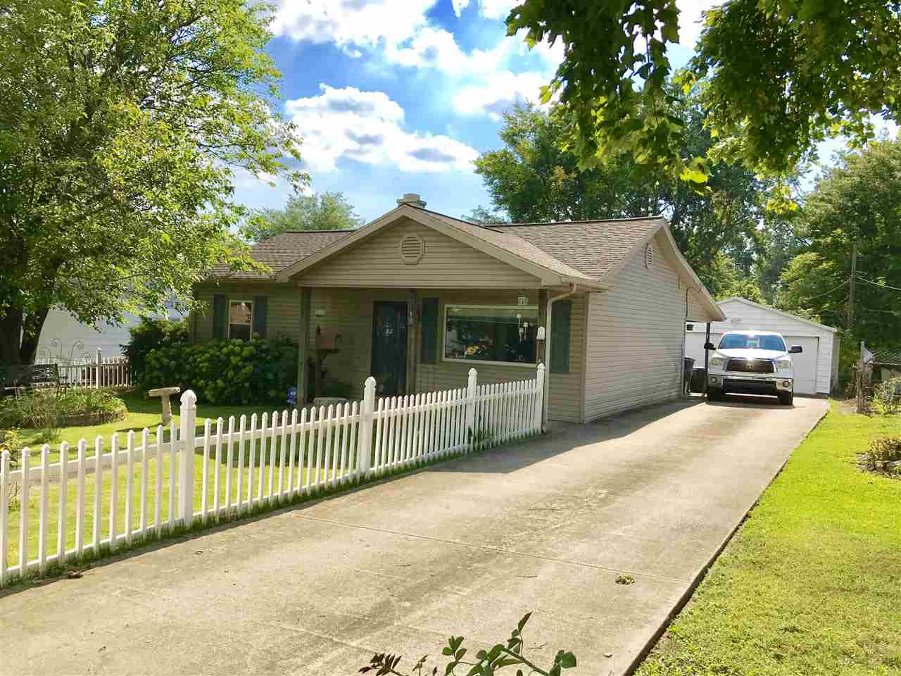 4918 Sherbrooke Road Evansville, IN 47710 - Photo 1 of 19 Gallery Image 1