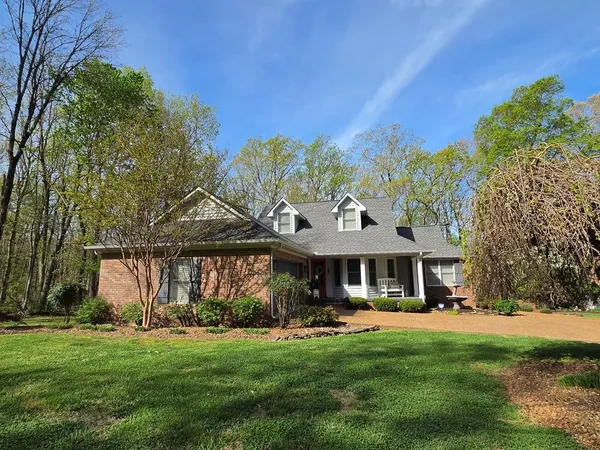 $464,900 | 1876 Ridgewood Drive, Sparta, TN 38583