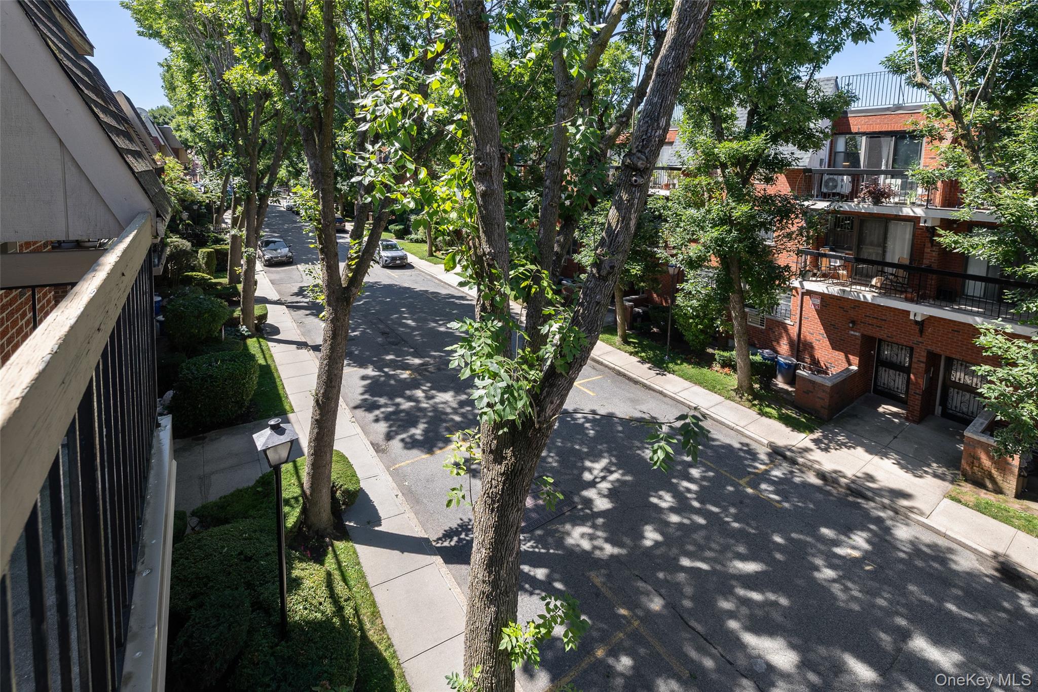 7111 Sutton Place, Unit 3 Queens, NY 11365 - Photo 9 of 27 a backyard of a house with lots of green space