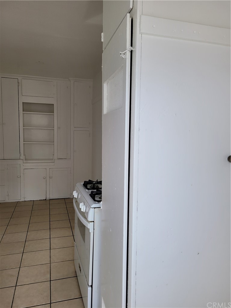 3077 Lemon Street Riverside, CA 92501 - Photo 18 of 20 a utility room with cabinets washer and dryer