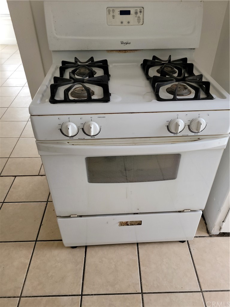 3077 Lemon Street Riverside, CA 92501 - Photo 20 of 20 a close view of stove a microwave and stove