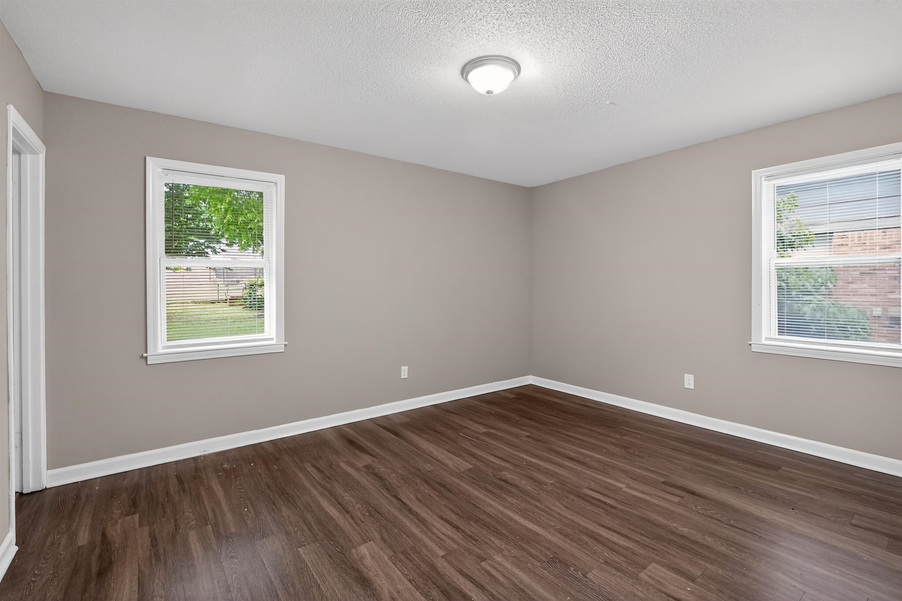 3152 Mackham Avenue Memphis, TN 38118 - Photo 9 of 16 Spacious room featuring wood-finish flooring, neutral-toned walls, and white baseboards