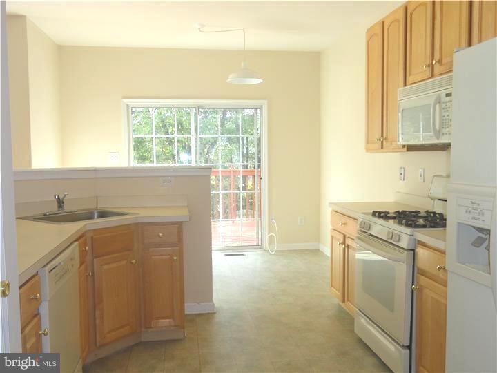 36 Threadleaf Terrace Burlington, NJ 08016 - Photo 6 of 11 Kitchen