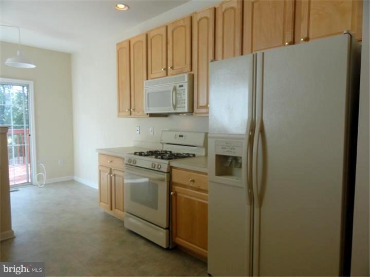 36 Threadleaf Terrace Burlington, NJ 08016 - Photo 7 of 11 Kitchen