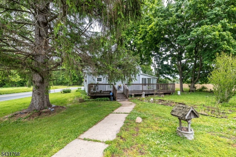 400 Mechlin Corner Road Pittstown, NJ 08867 - Photo 26 of 29 a backyard of a house with table and chairs