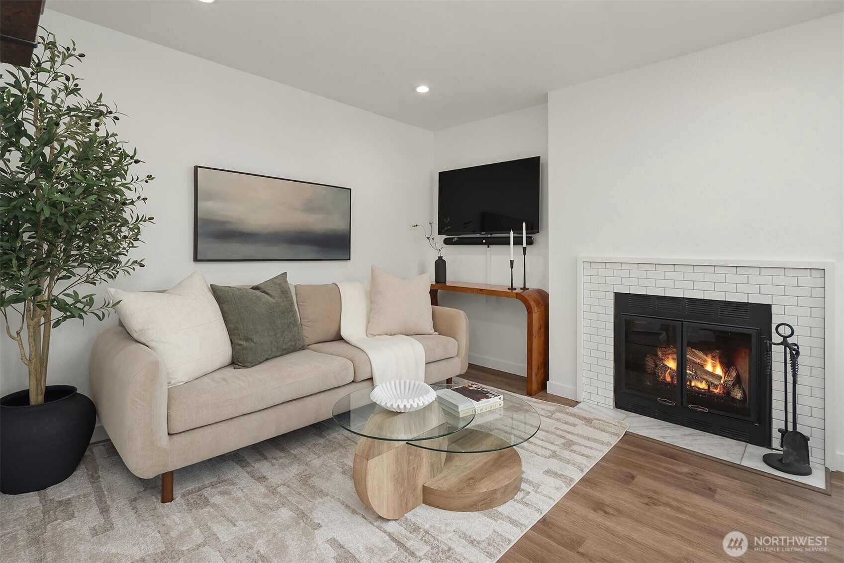 756 North 72nd Street, Unit 204 Seattle, WA 98103 - Photo 3 of 24