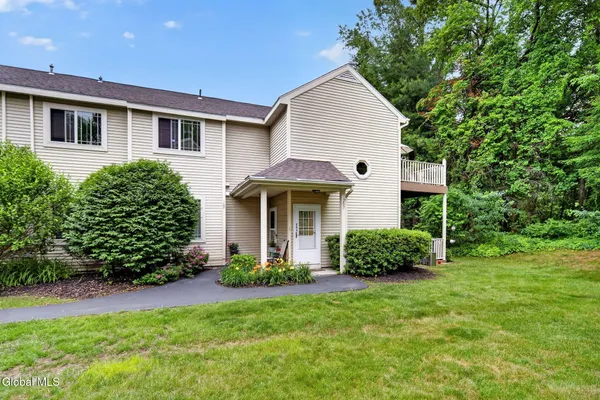 $224,000 | 202 Burgoyne Drive, Unit 202, Halfmoon, NY 12188